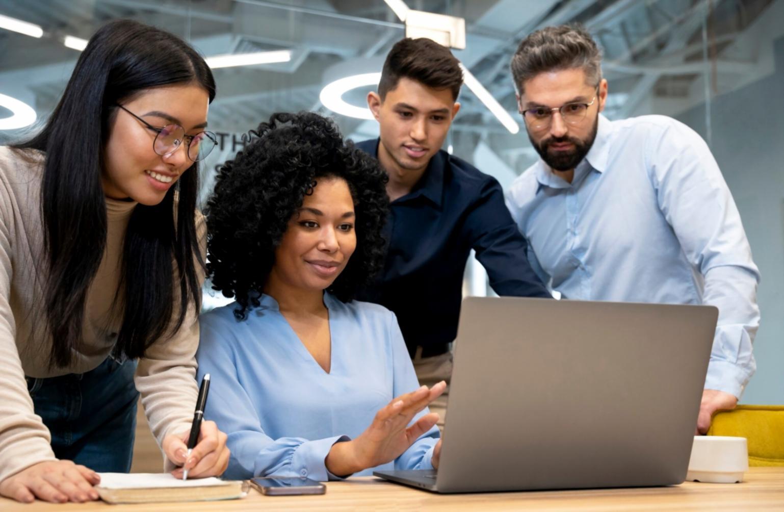 Espace de travail avec graphiques financiers et analyses de scénarios sur écran d'ordinateur