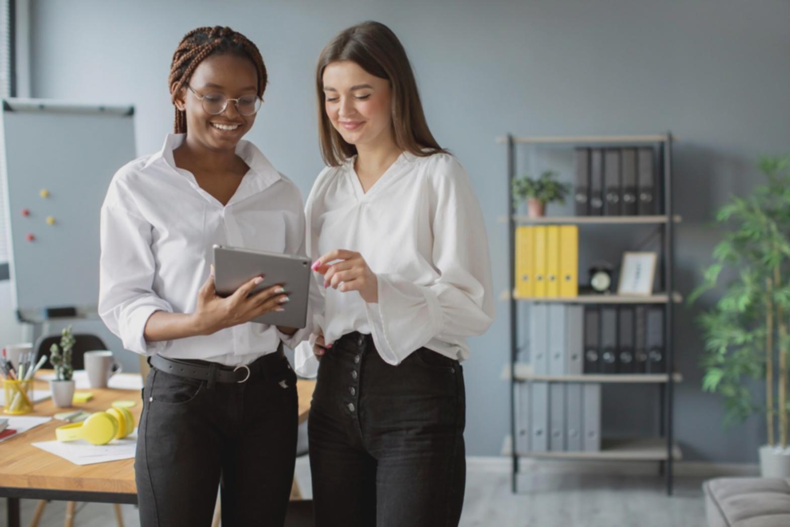 Réunion stratégique entre consultants et experts financiers